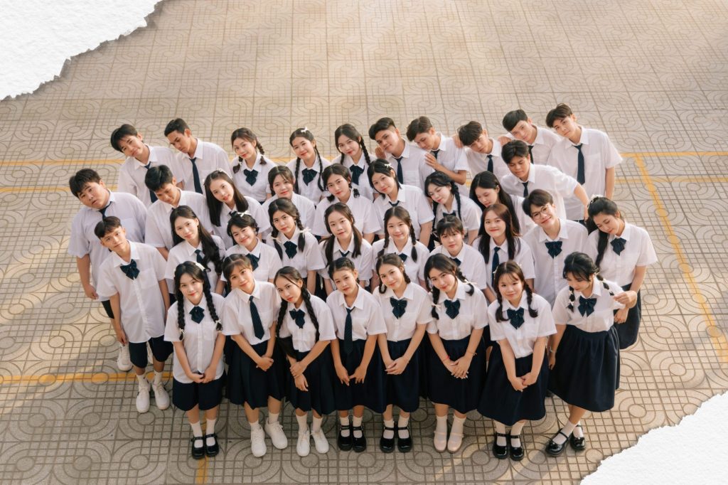 cách pose dáng chụp kỷ yếu